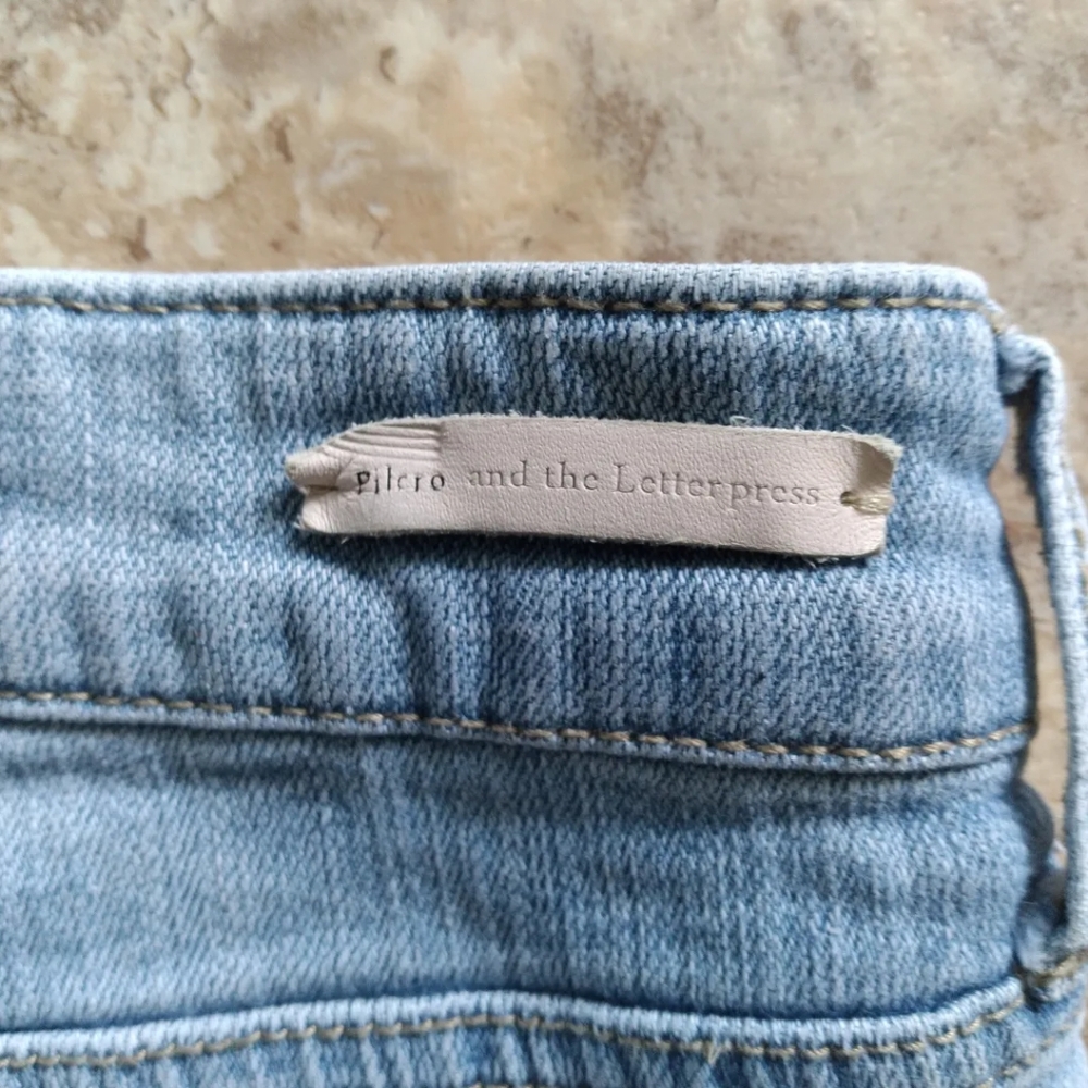 Pilcro and the Letterpress Slim Boyfriend distressed denim shorts, size 29 - Picture 5 of 8